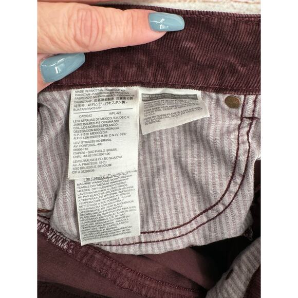 Levi's Demi Curve Classic Rise Slim Leg‎ Corduroy Jeans Women's Size 33 Burgundy - Picture 6 of 10
